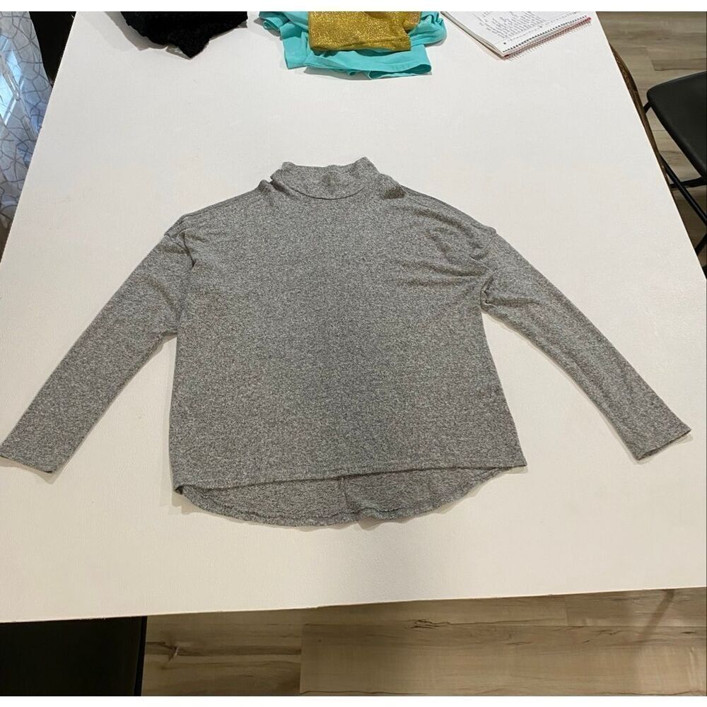 Hummingbird Gray Mock Neck Long Sleeve Top – Soft Knit Basic Size L
